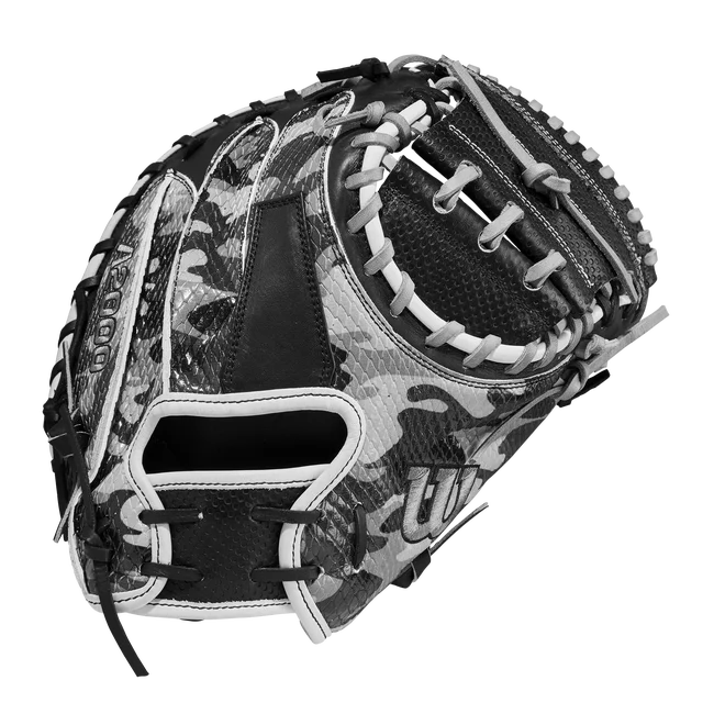 2023 Omaha Blackout A2000 SCM1DSS 33.5” Baseball Catcher’s Mitt